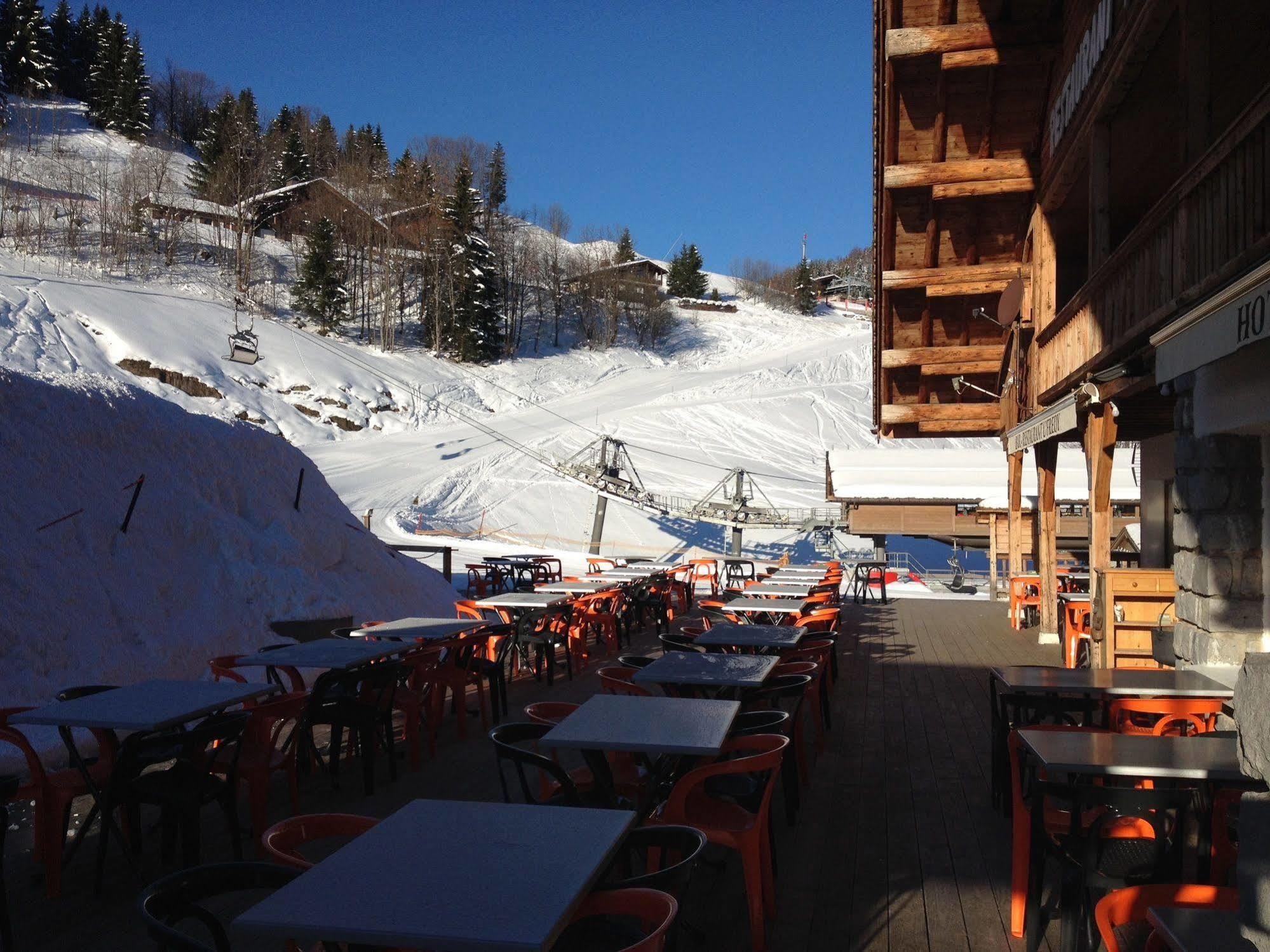 Hôtel Restaurant U'Fredy La Clusaz Exterior foto